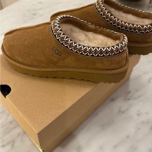 UGG Women’s Tasman Slippers Chestnut Size 7 NWT Brand New in box